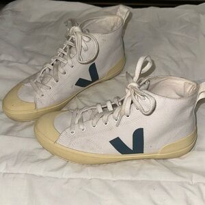 Veja wata high top sneakers